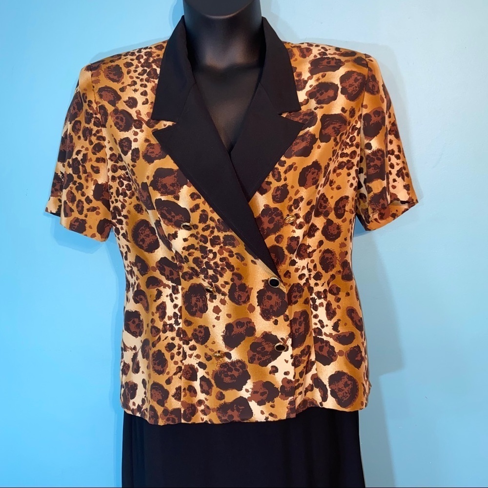 Vintage animal print double breastedโ blazer in size large